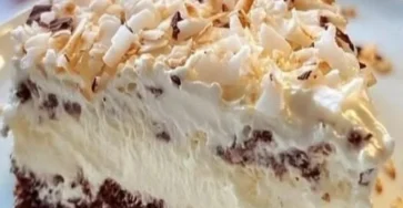 Tarta de prestigio decorada, un postre típico de la ciudad.