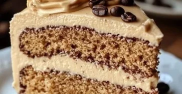 Torta de Café casera con decoración de granos de café